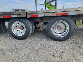 New 2025 Diamond C Trailers FMAX212 32' x 102" Hydraulic Dovetail Pacesetter Edition