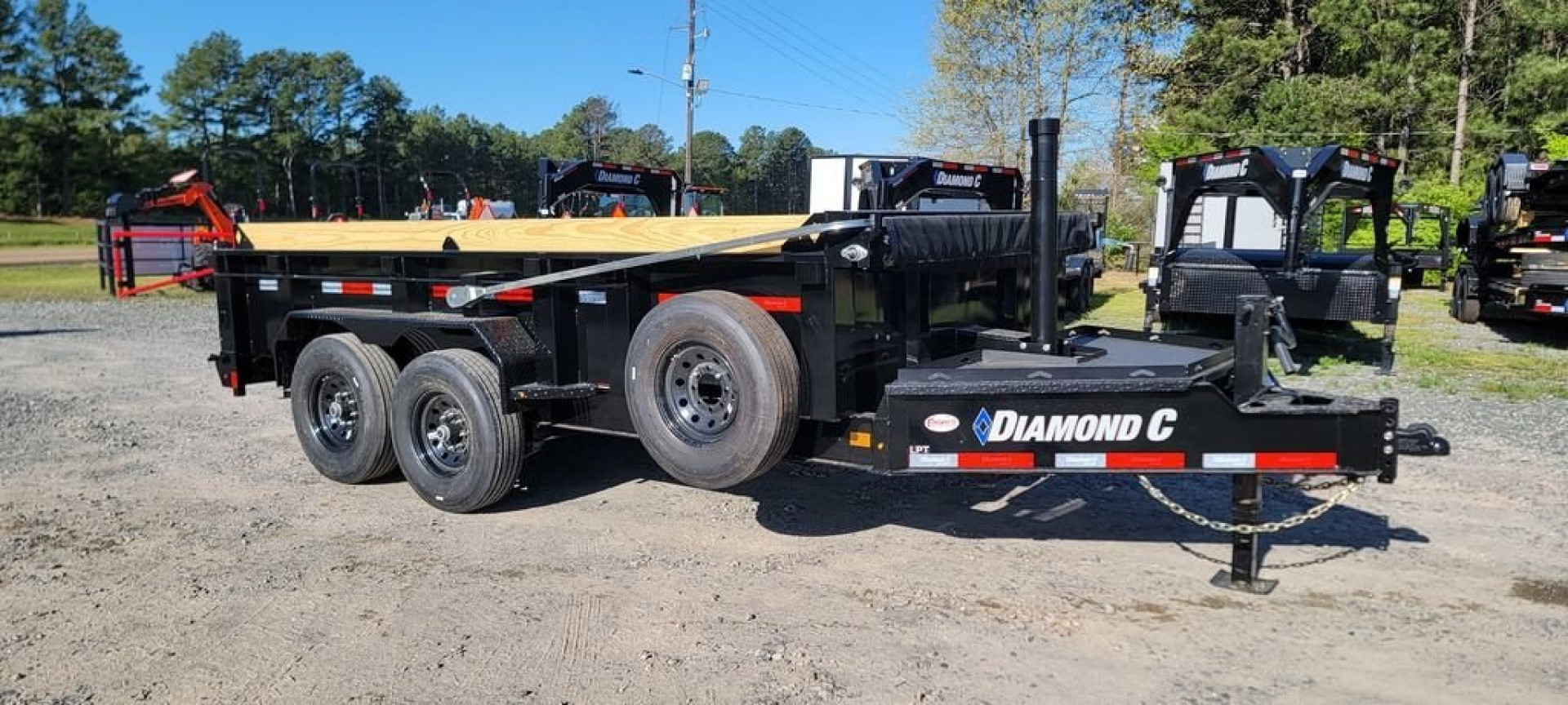 New 2024 Diamond C LPT207 14'x82" Dump Trailer