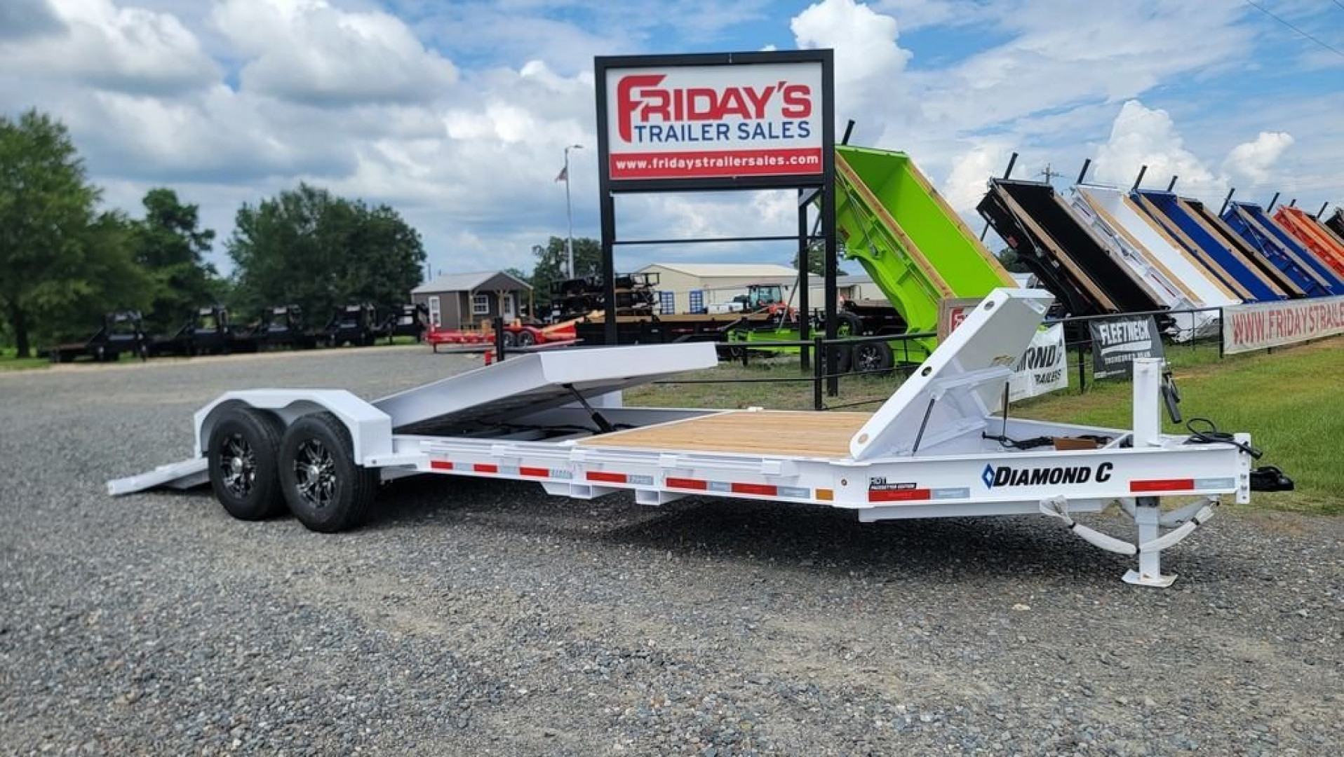New 2024 Diamond C HDT207 22'x82" Tilt Trailer Pacesetter Edition