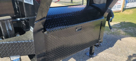 New 2024 Diamond C FMAX212 35' X 102" w/ MAX RAMPS Pacesetter Edition