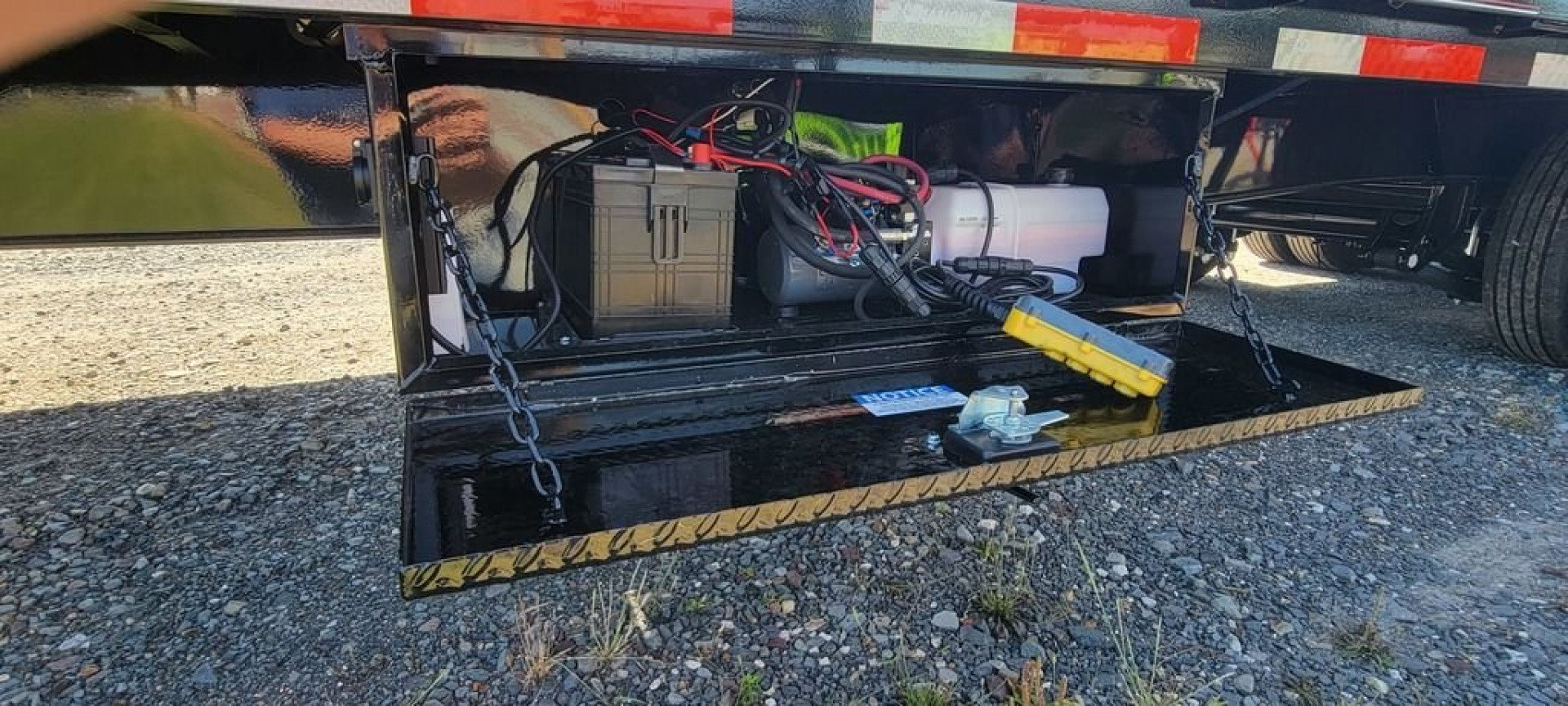 New 2024 Diamond C FMAX210 35'x102" Hydraulic Dovetail