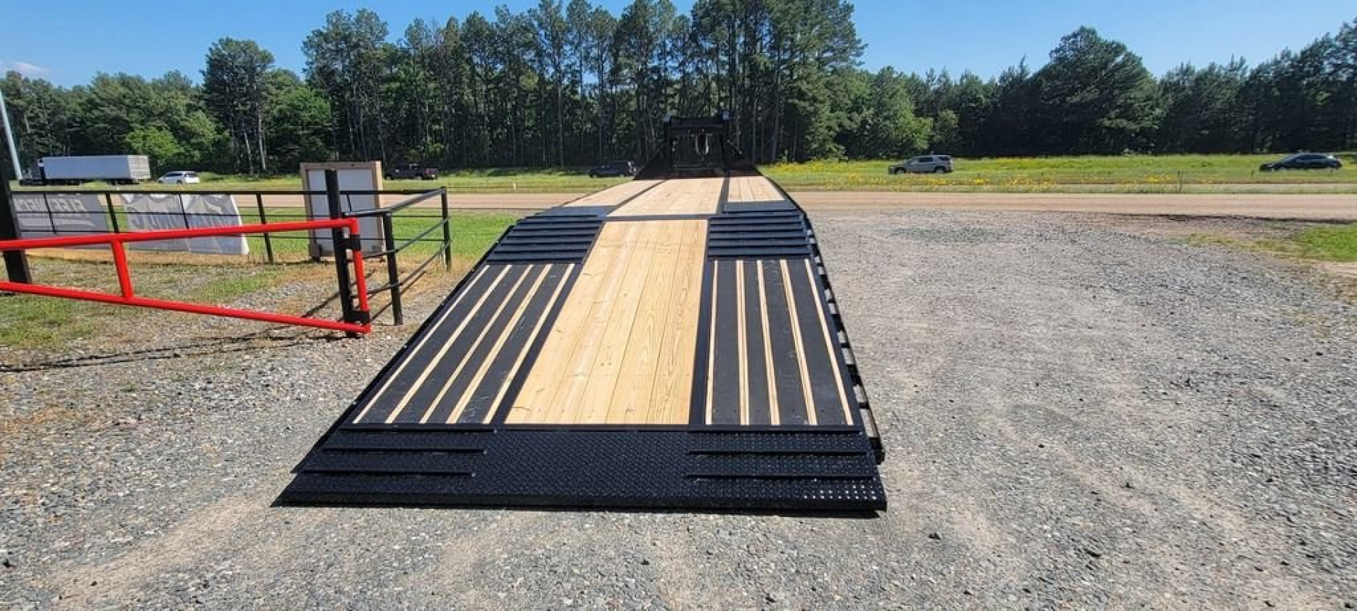 New 2024 Diamond C FMAX210 35'x102" Hydraulic Dovetail