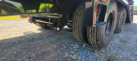 New 2024 Diamond C FMAX210 35'x102" Hydraulic Dovetail