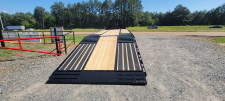 New 2024 Diamond C FMAX210 35'x102" Hydraulic Dovetail