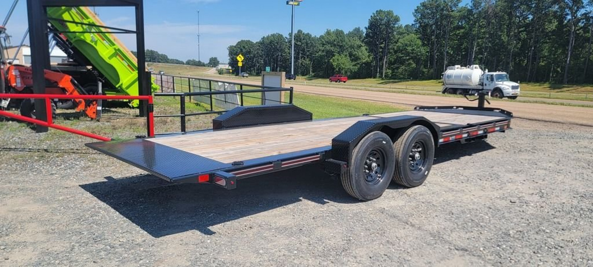 New 2024 Diamond C HDT207 22'x82" Tilt Trailer Pacesetter Edition