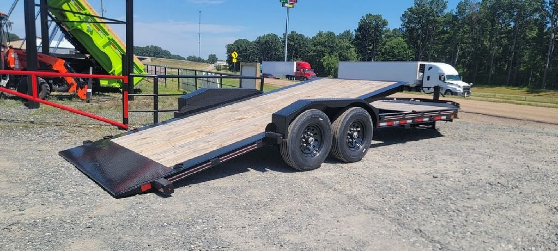 New 2024 Diamond C HDT207 22'x82" Tilt Trailer Pacesetter Edition