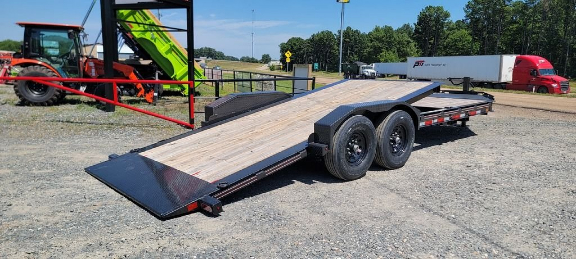 New 2024 Diamond C HDT207 22'x82" Tilt Trailer Pacesetter Edition