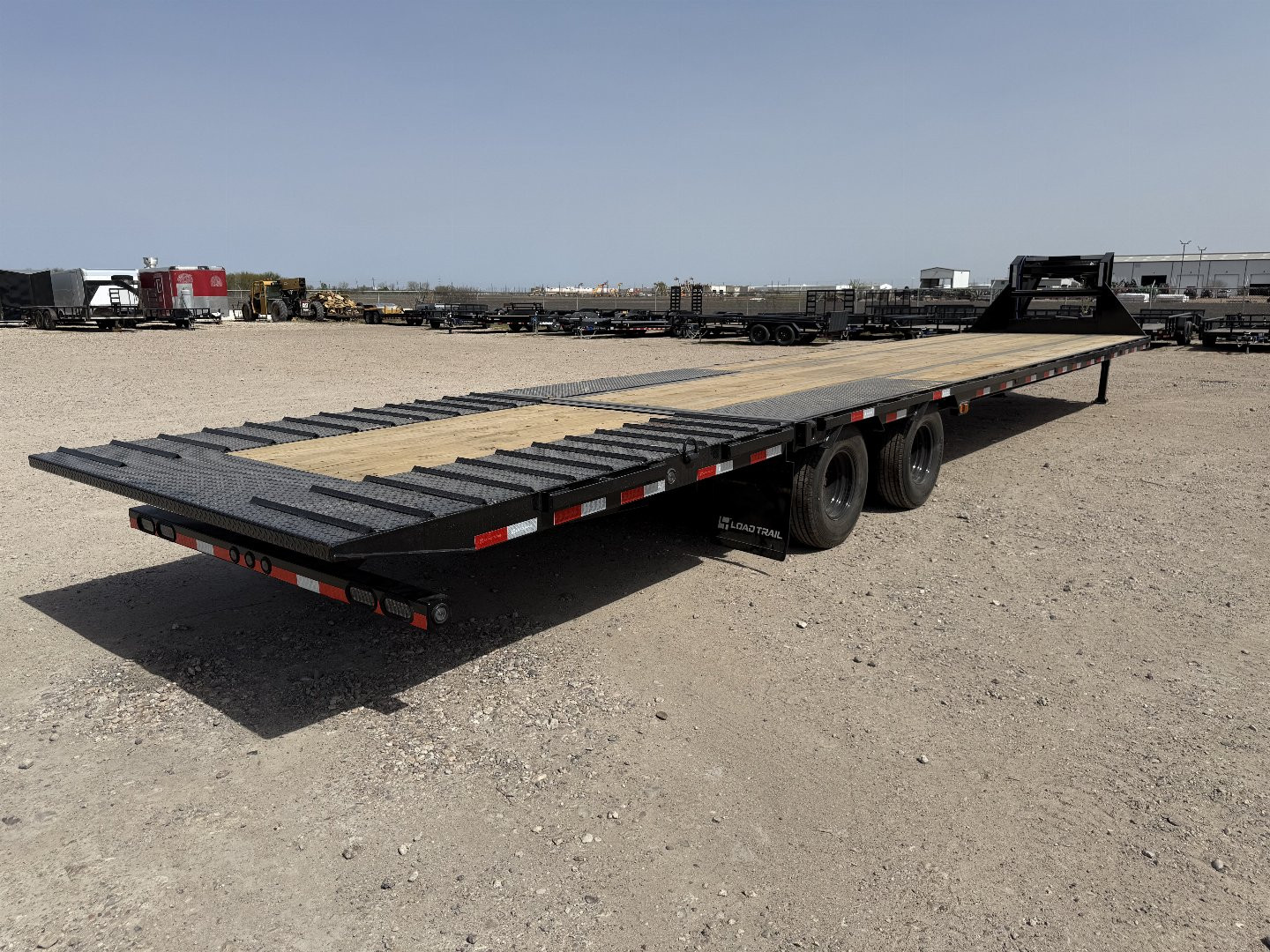 New 2025 Load Trail 40' GOOSENECK HYDRO TAIL & HYDRO JACKS 25.9K Flatbed Trailer