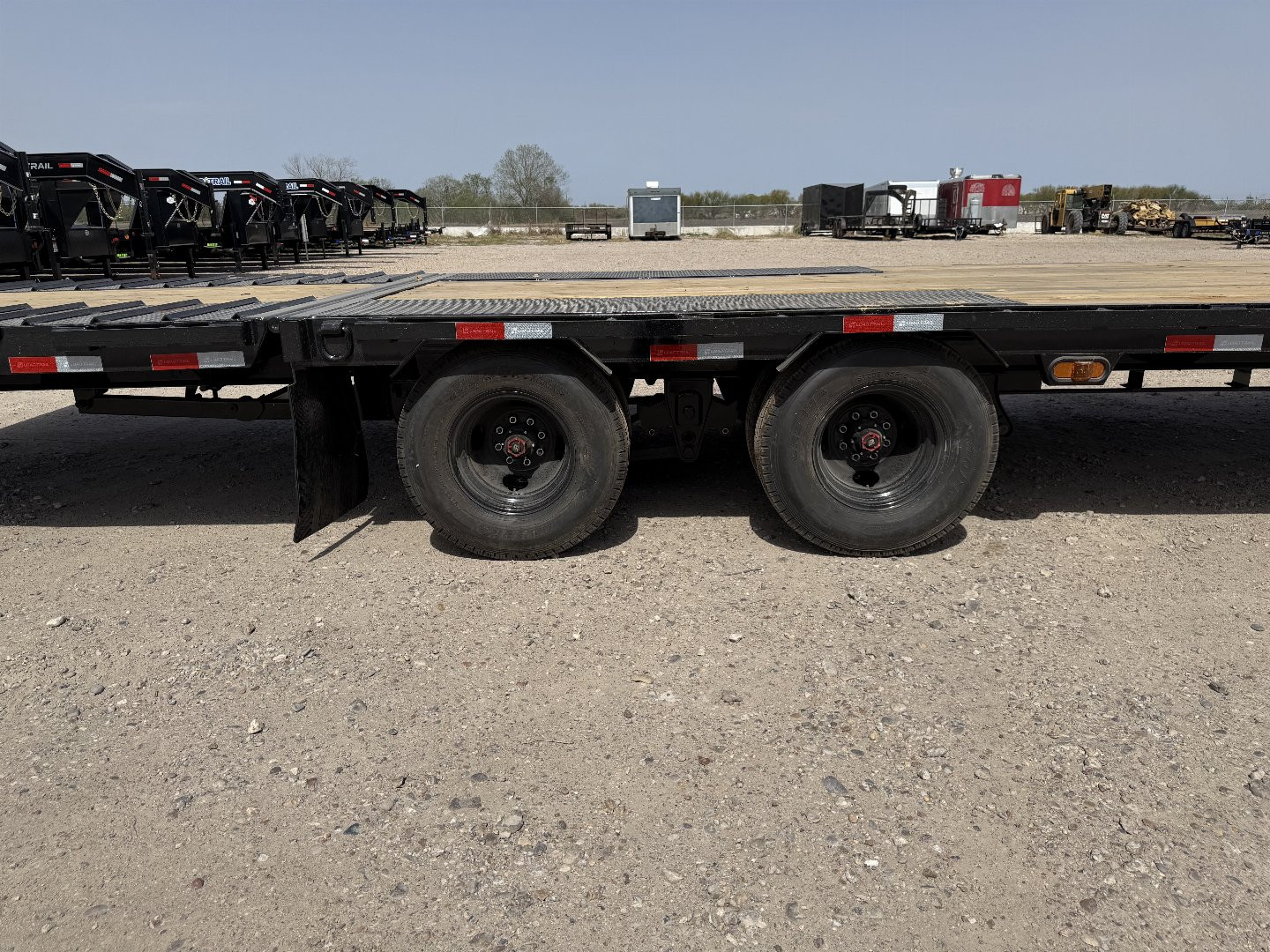 New 2025 Load Trail 40' GOOSENECK HYDRO TAIL & HYDRO JACKS 25.9K Flatbed Trailer