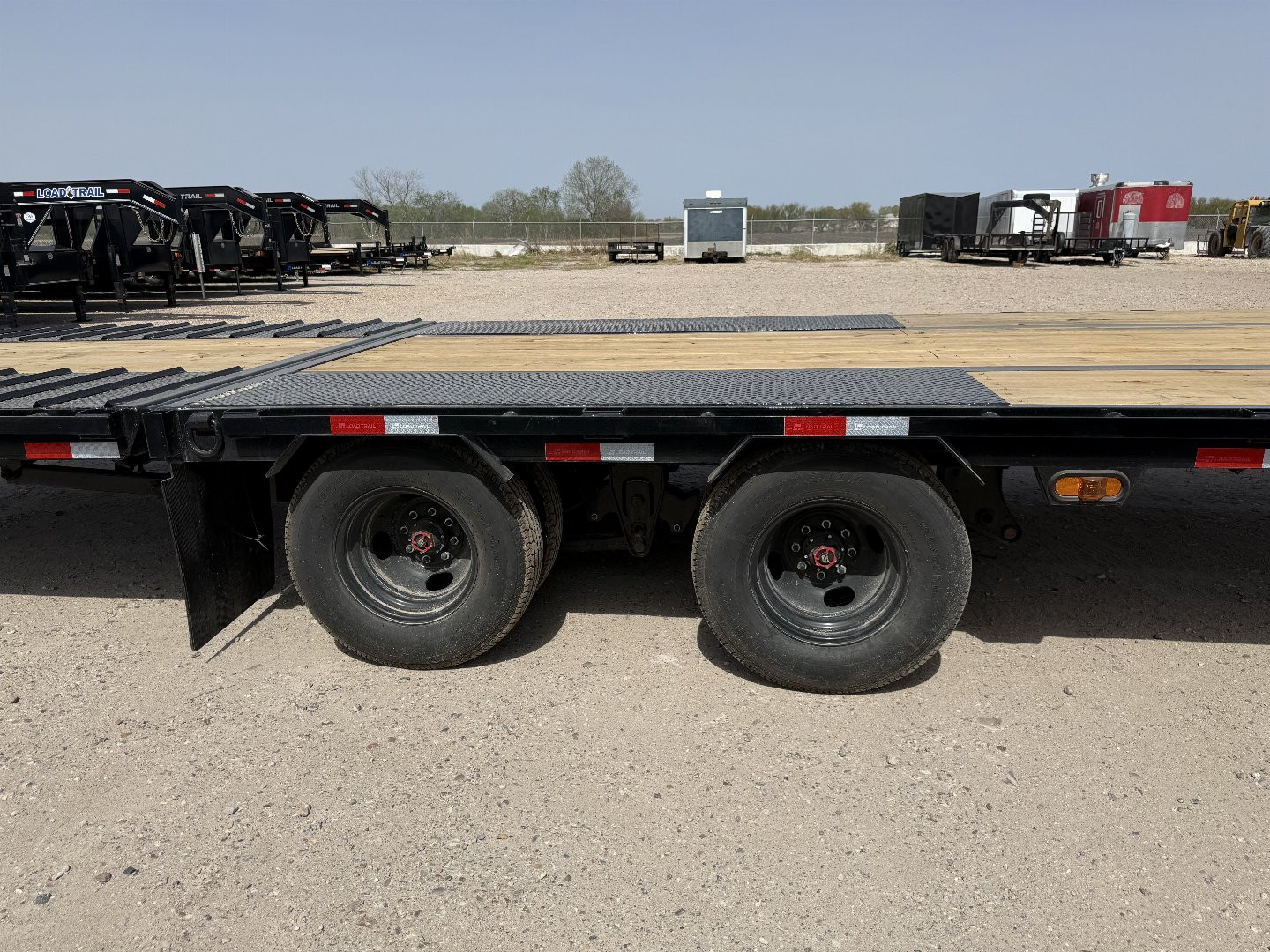 New 2025 Load Trail 32' GOOSENECK HYDRO TAIL 24K Flatbed Trailer