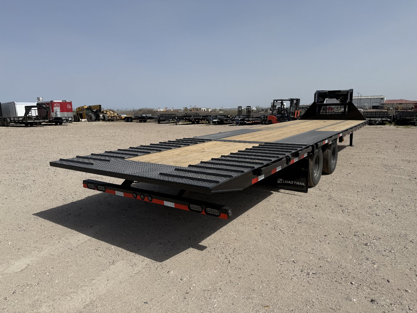 New 2025 Load Trail 32' GOOSENECK HYDRO TAIL 24K Flatbed Trailer