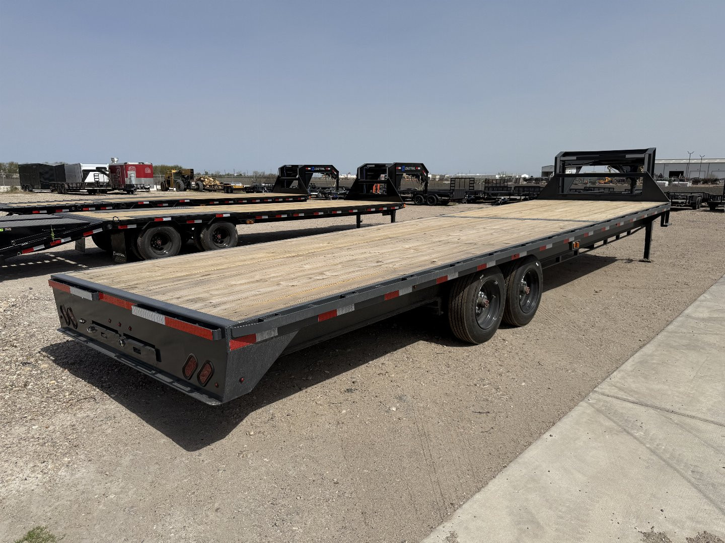 New 2025 Lamar Trailers 30' Gooseneck Deckover 16K Flatbed Trailer