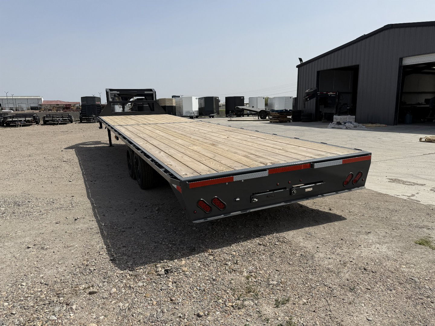 New 2025 Lamar Trailers 30' Gooseneck Deckover 16K Flatbed Trailer