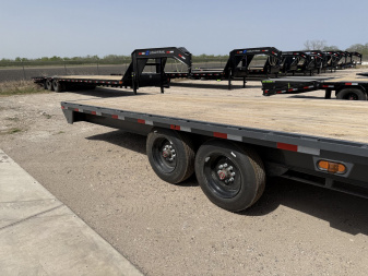 New 2025 Lamar Trailers 30' Gooseneck Deckover 16K Flatbed Trailer
