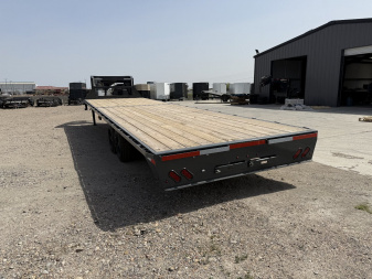 New 2025 Lamar Trailers 30' Gooseneck Deckover 16K Flatbed Trailer
