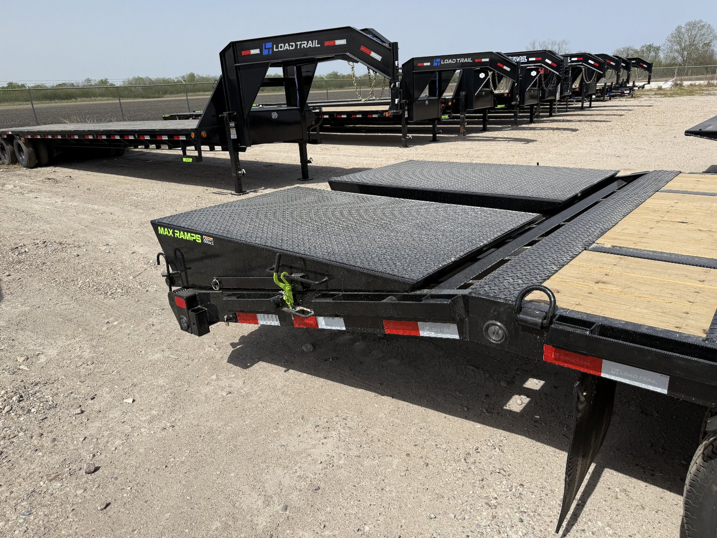 New 2025 Load Trail 32' GOOSNECK MAX RAMPS 25.9K Flatbed Trailer