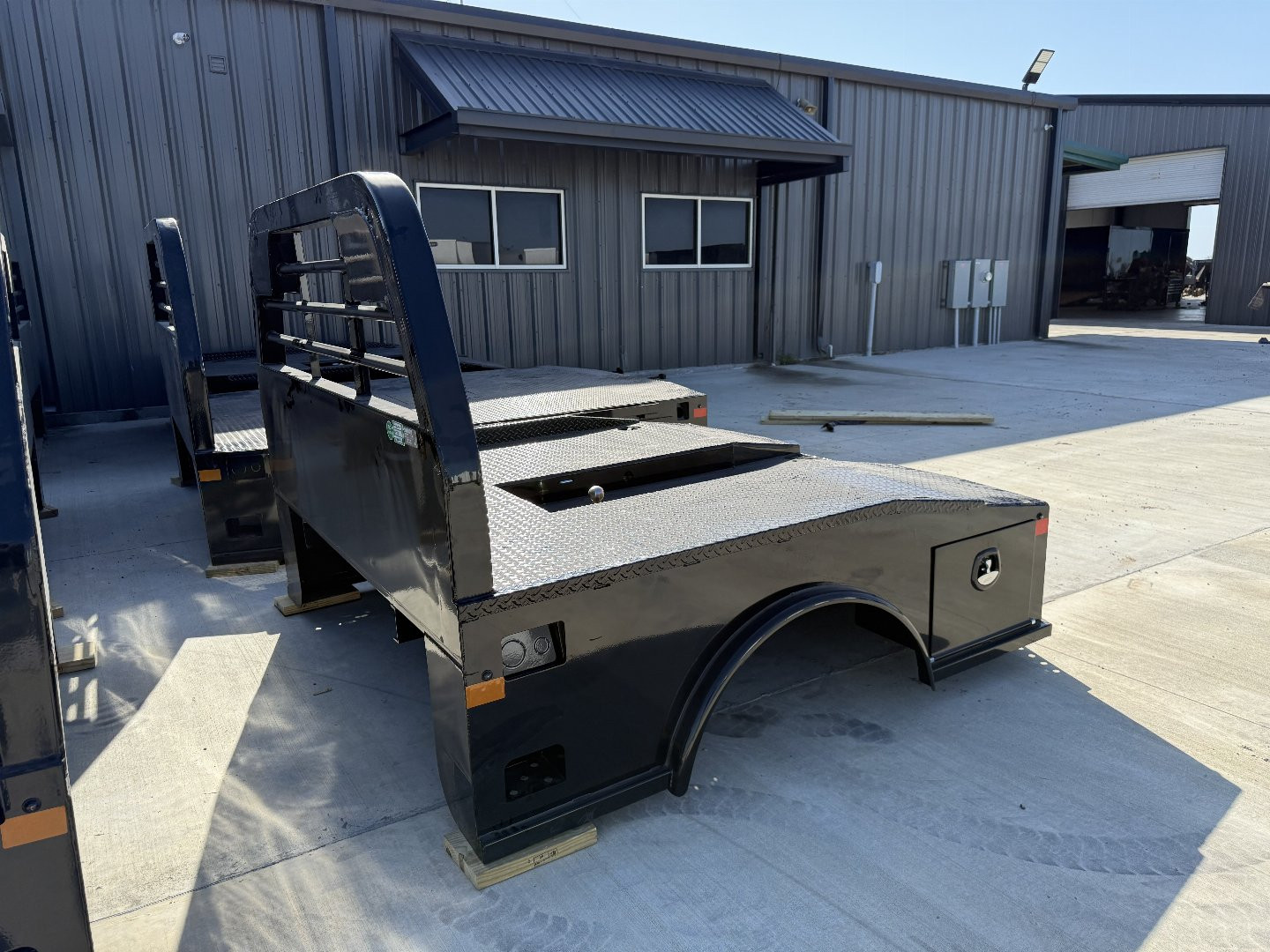 New 2025 Legend X Truck Beds Phoenix 84/84/40 Single Wheel Short Bed
