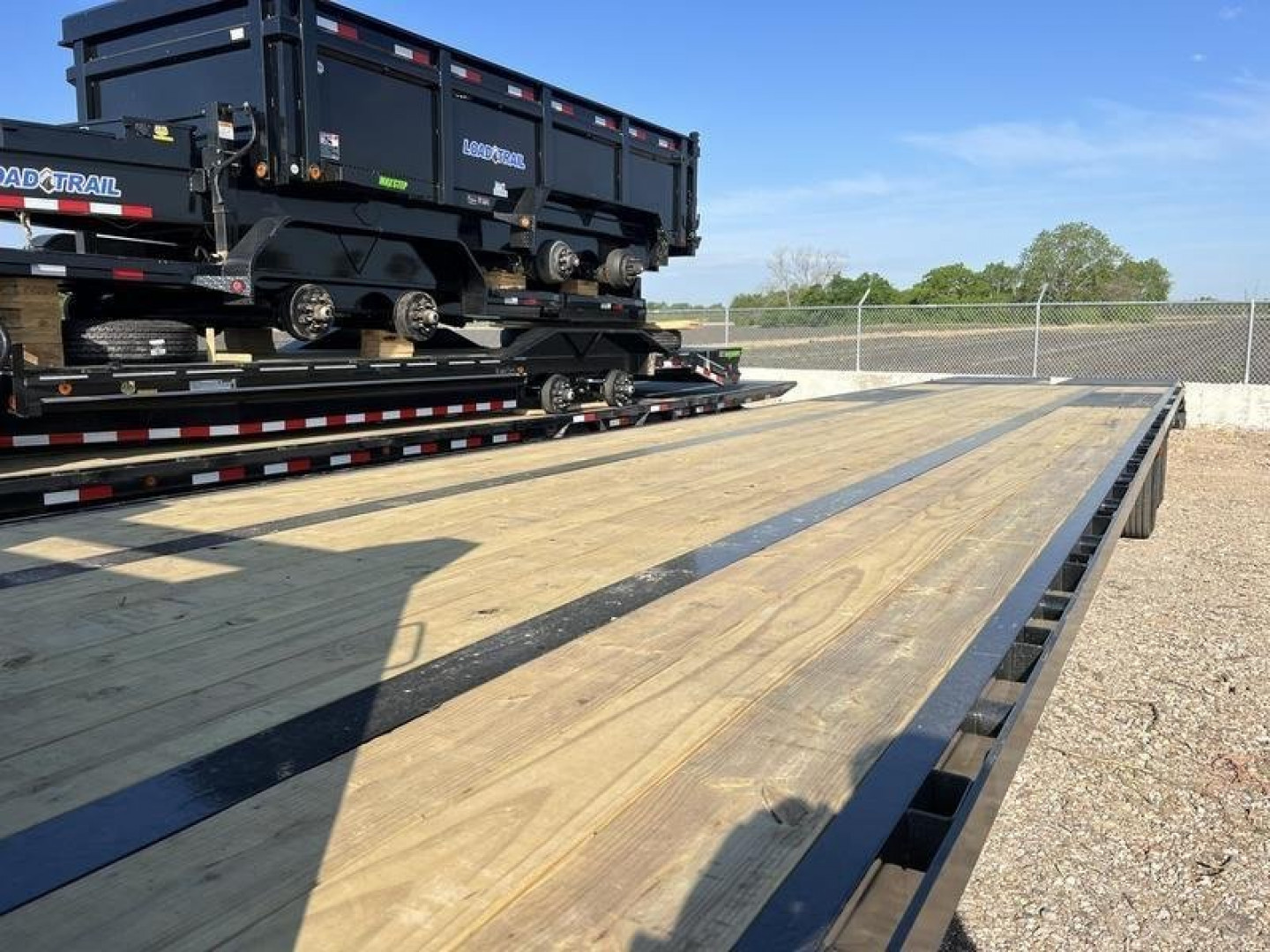 New LOAD TRAIL 40' GOOSENECK MAX RAMPS 16K AXLES 40K