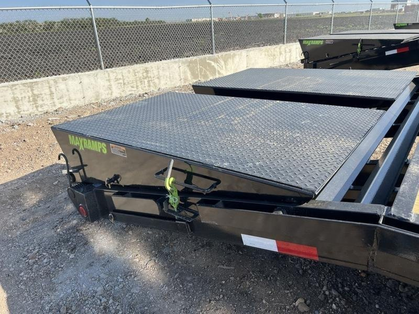 New LOAD TRAIL 40' GOOSENECK MAX RAMPS 16K AXLES 40K
