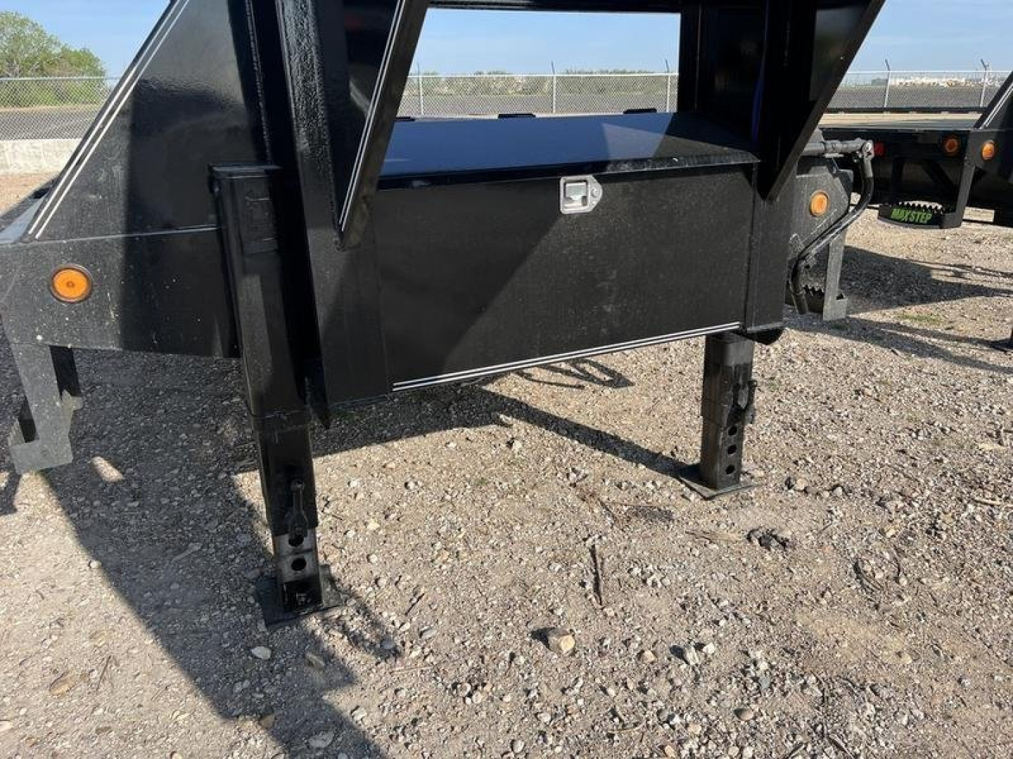 New LOAD TRAIL 40' GOOSENECK MAX RAMPS 16K AXLES 40K