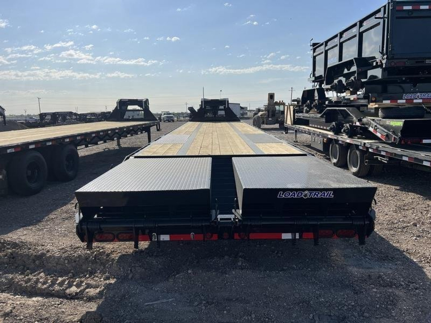 New LOAD TRAIL 40' GOOSENECK MAX RAMPS 16K AXLES 40K