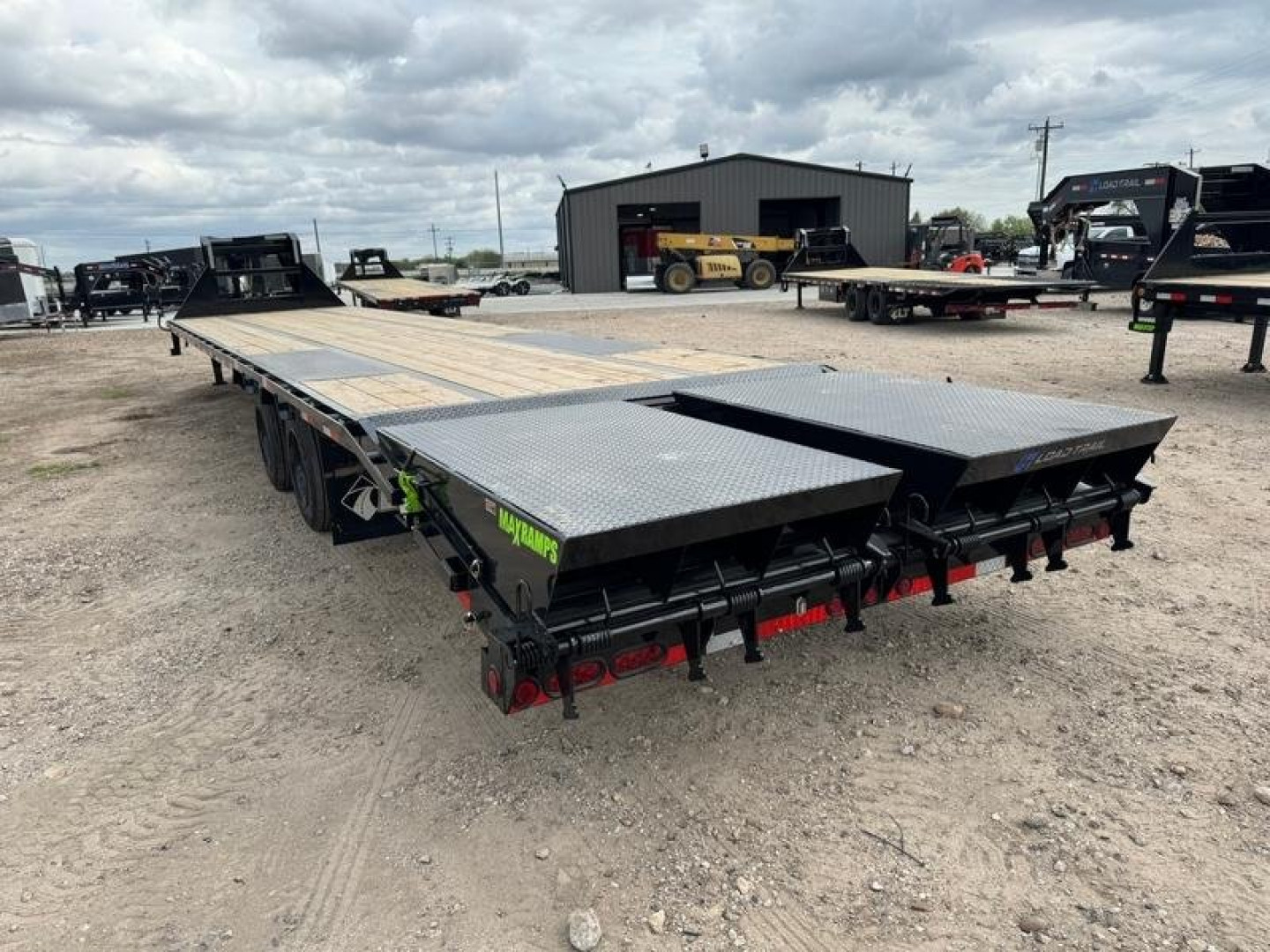 New Load Trail 40' Gooseneck Max Ramps Air Ride 25.9K