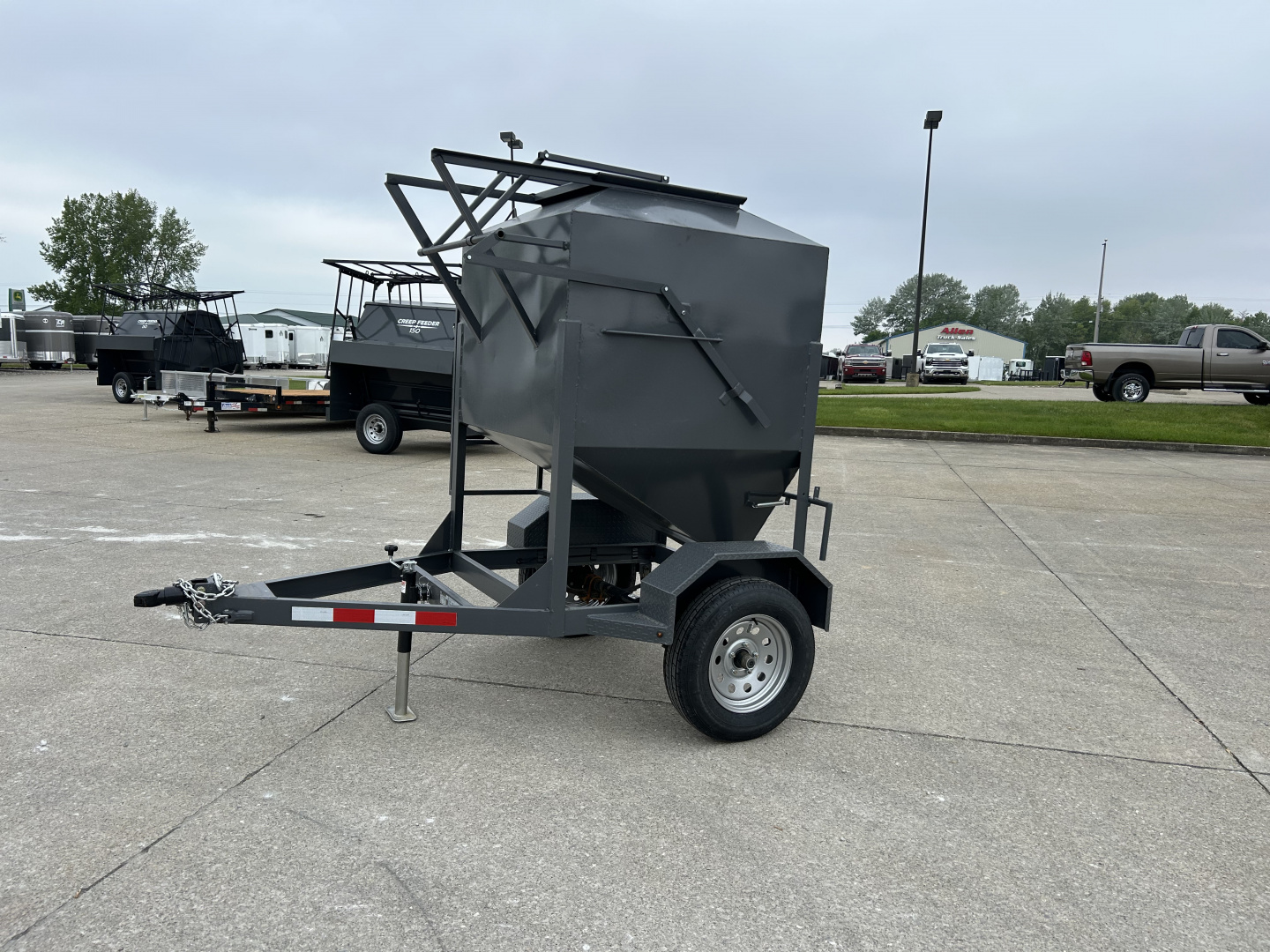 New 2025 Other 1 Ton Bulk Feed Buggy Livestock Equipment