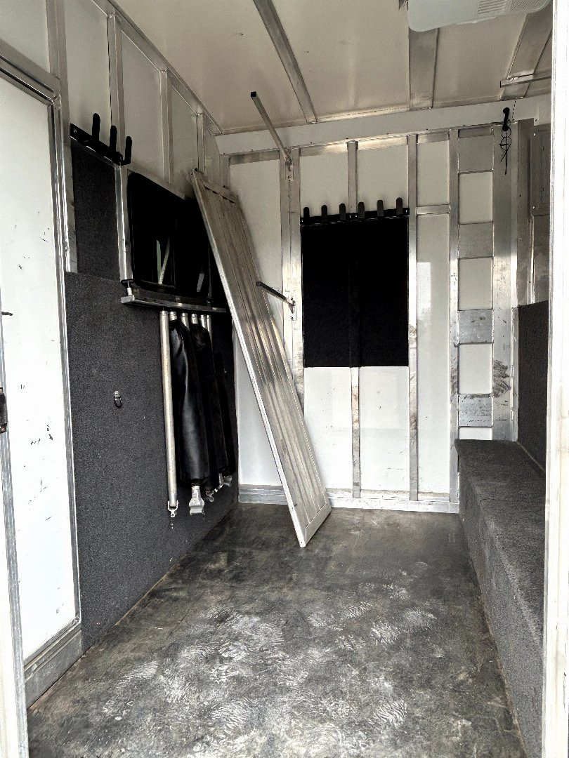 Used 2022 Cimarron Trailers 6/8 horse head to head Horse Trailer