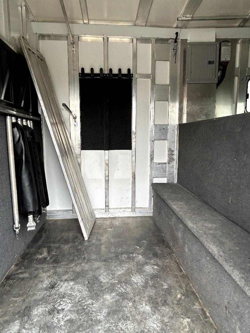 Used 2022 Cimarron Trailers 6/8 horse head to head Horse Trailer