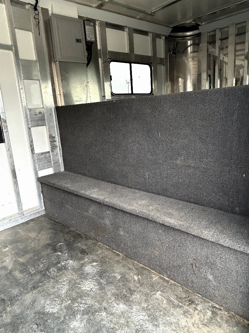 Used 2022 Cimarron Trailers 6/8 horse head to head Horse Trailer