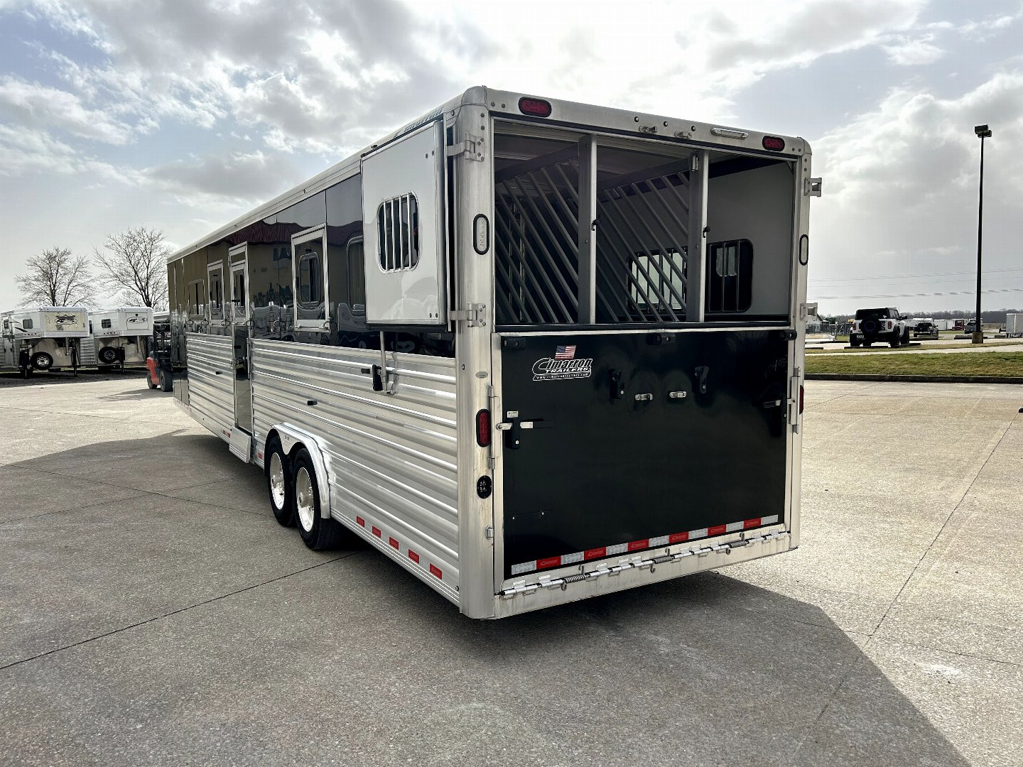 Used 2022 Cimarron Trailers 6/8 horse head to head Horse Trailer