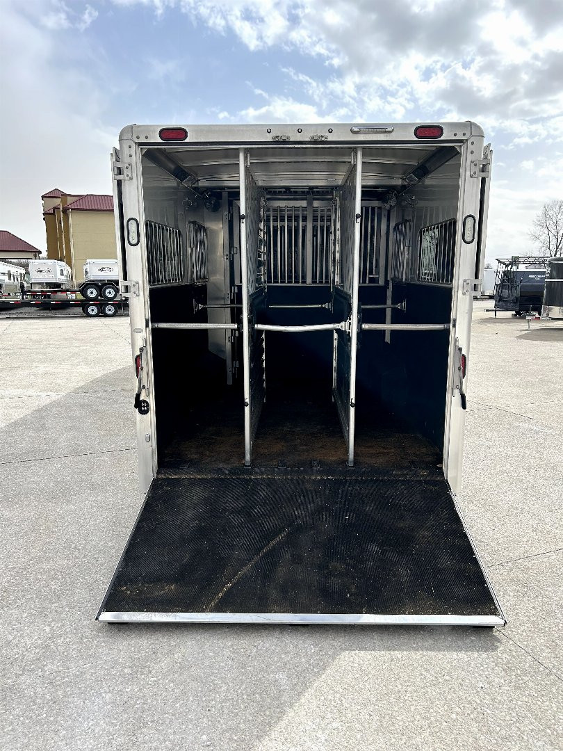 Used 2022 Cimarron Trailers 6/8 horse head to head Horse Trailer