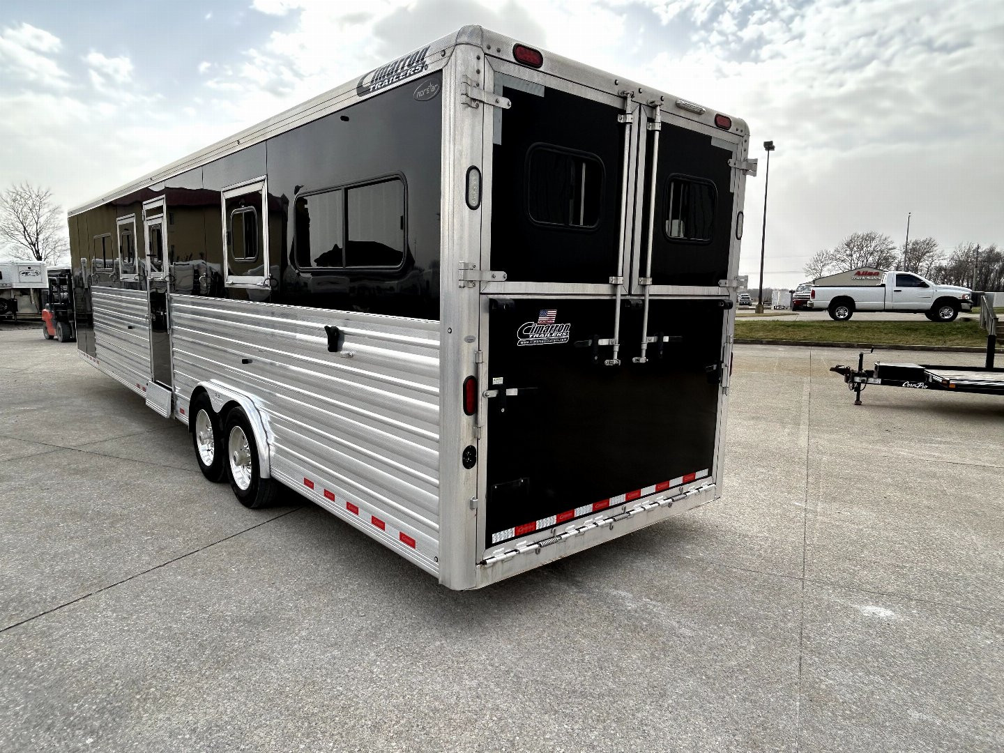 Used 2022 Cimarron Trailers 6/8 horse head to head Horse Trailer