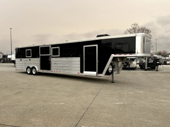 Used 2022 Cimarron Trailers 6/8 horse head to head Horse Trailer