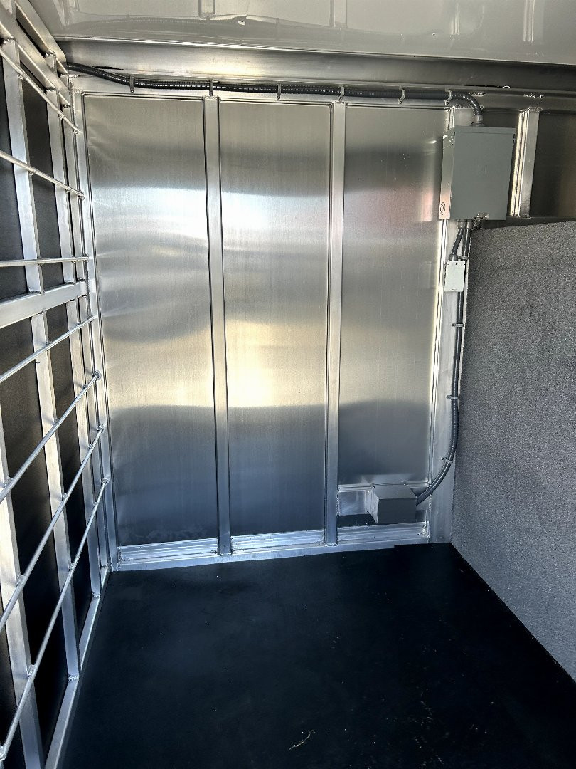 New 2025 Shadow 10 Pen Supreme Show Stock Trailer