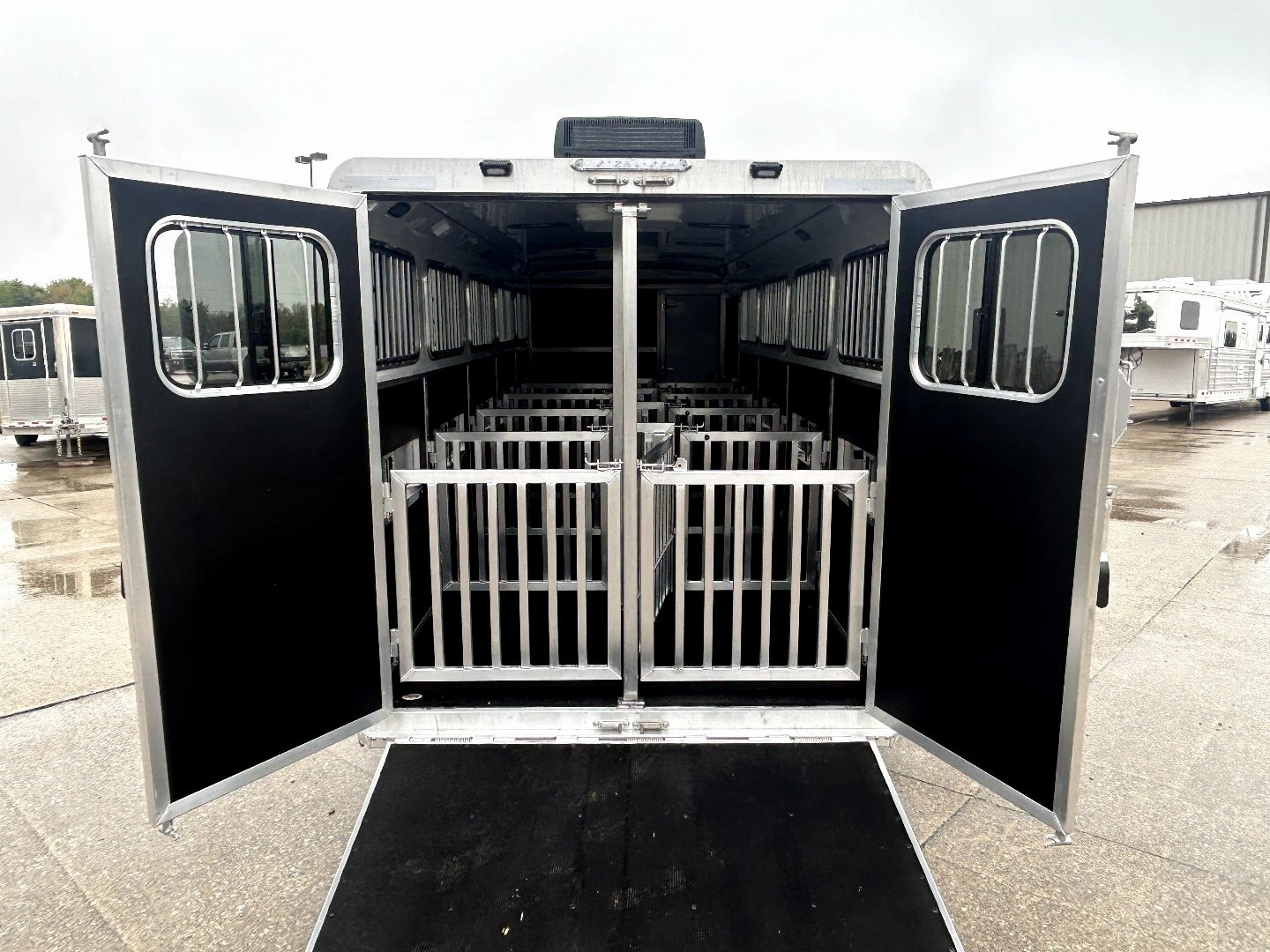 New 2025 Shadow 10 Pen Supreme Show Stock Trailer