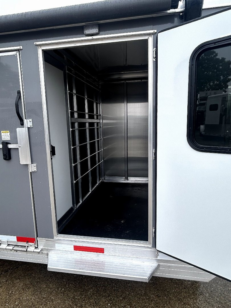 New 2025 Shadow 10 Pen Supreme Show Stock Trailer