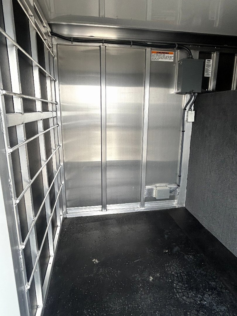 New 2025 Shadow 10 Pen Supreme Show Stock Trailer