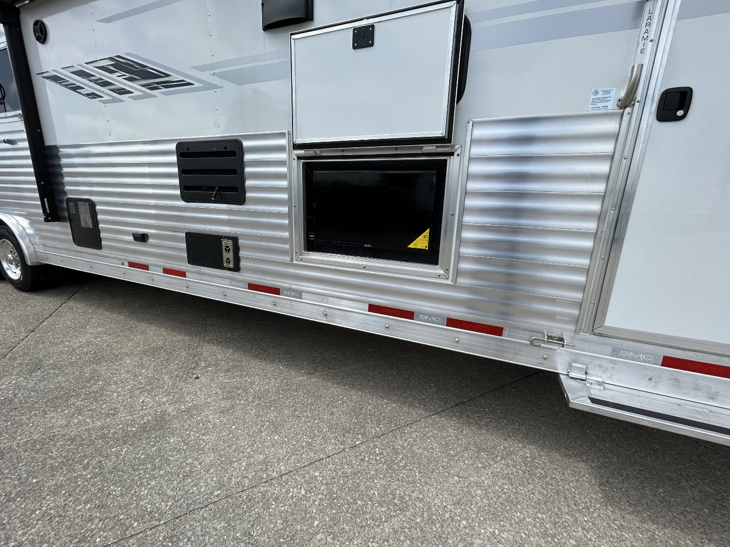 New 2023 SMC SL8415SSR 4 Horse LQ Horse Trailer