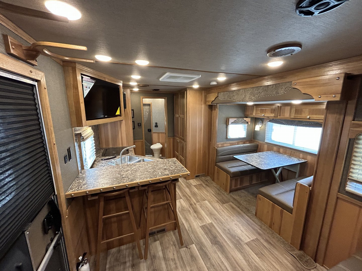 New 2023 SMC SL8415SSR 4 Horse LQ Horse Trailer