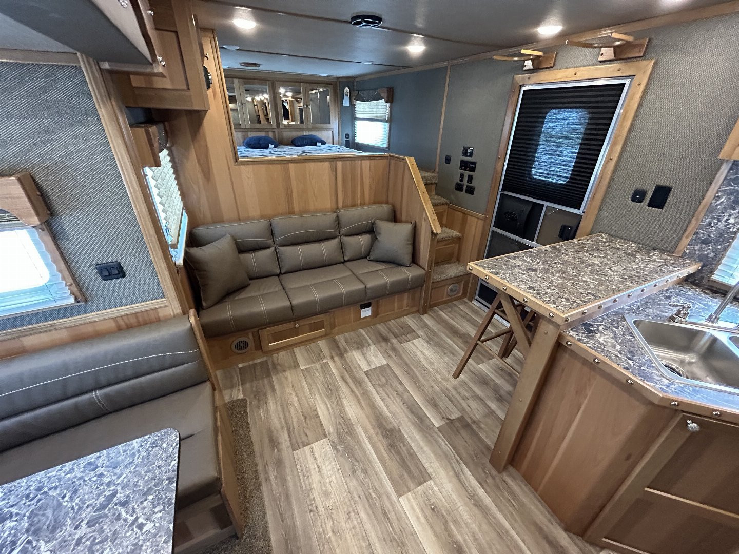 New 2023 SMC SL8415SSR 4 Horse LQ Horse Trailer