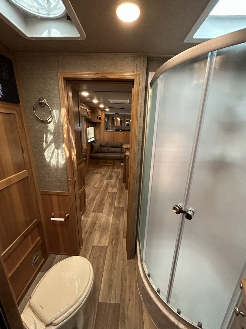 New 2023 SMC SL8415SSR 4 Horse LQ Horse Trailer