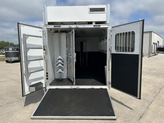 New 2023 SMC SL8415SSR 4 Horse LQ Horse Trailer