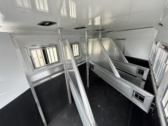 New 2023 SMC SL8415SSR 4 Horse LQ Horse Trailer