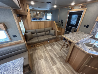 New 2023 SMC SL8415SSR 4 Horse LQ Horse Trailer