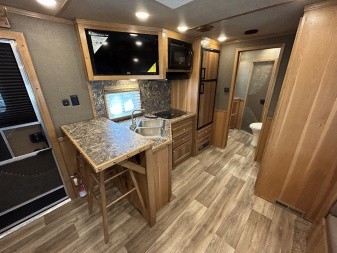 New 2023 SMC SL8415SSR 4 Horse LQ Horse Trailer