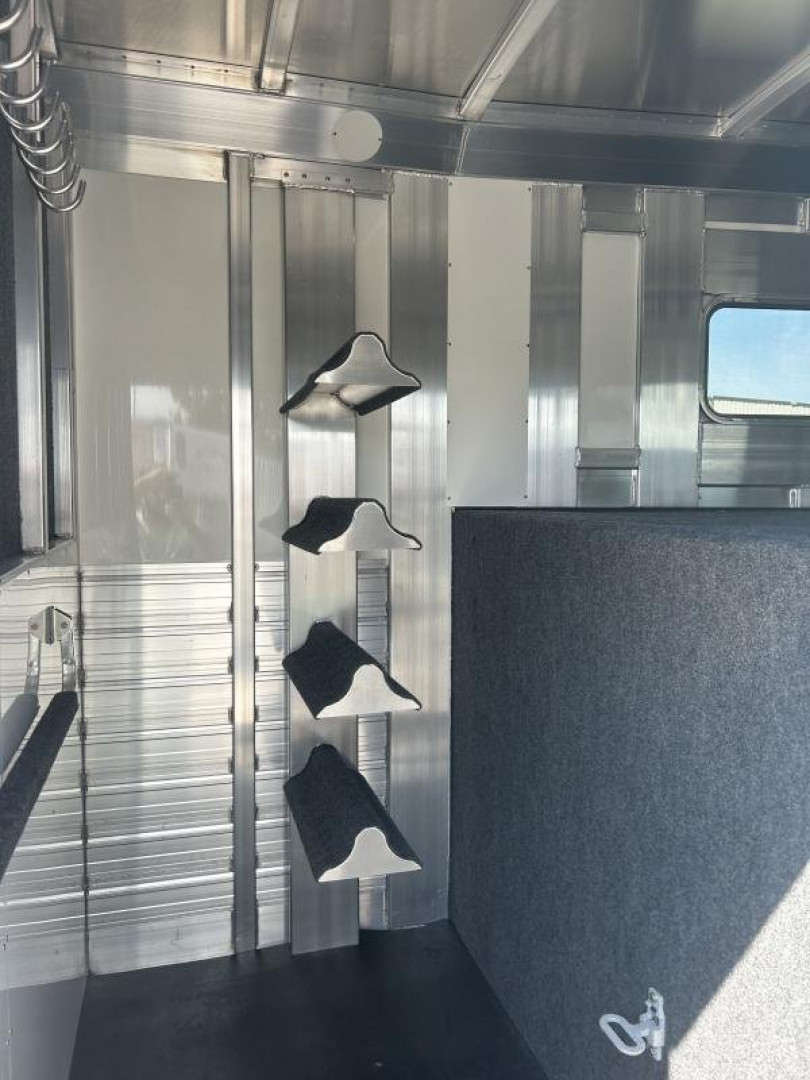 New 2024 4-Star Trailers 4 Horse Head to Head Horse Trailer