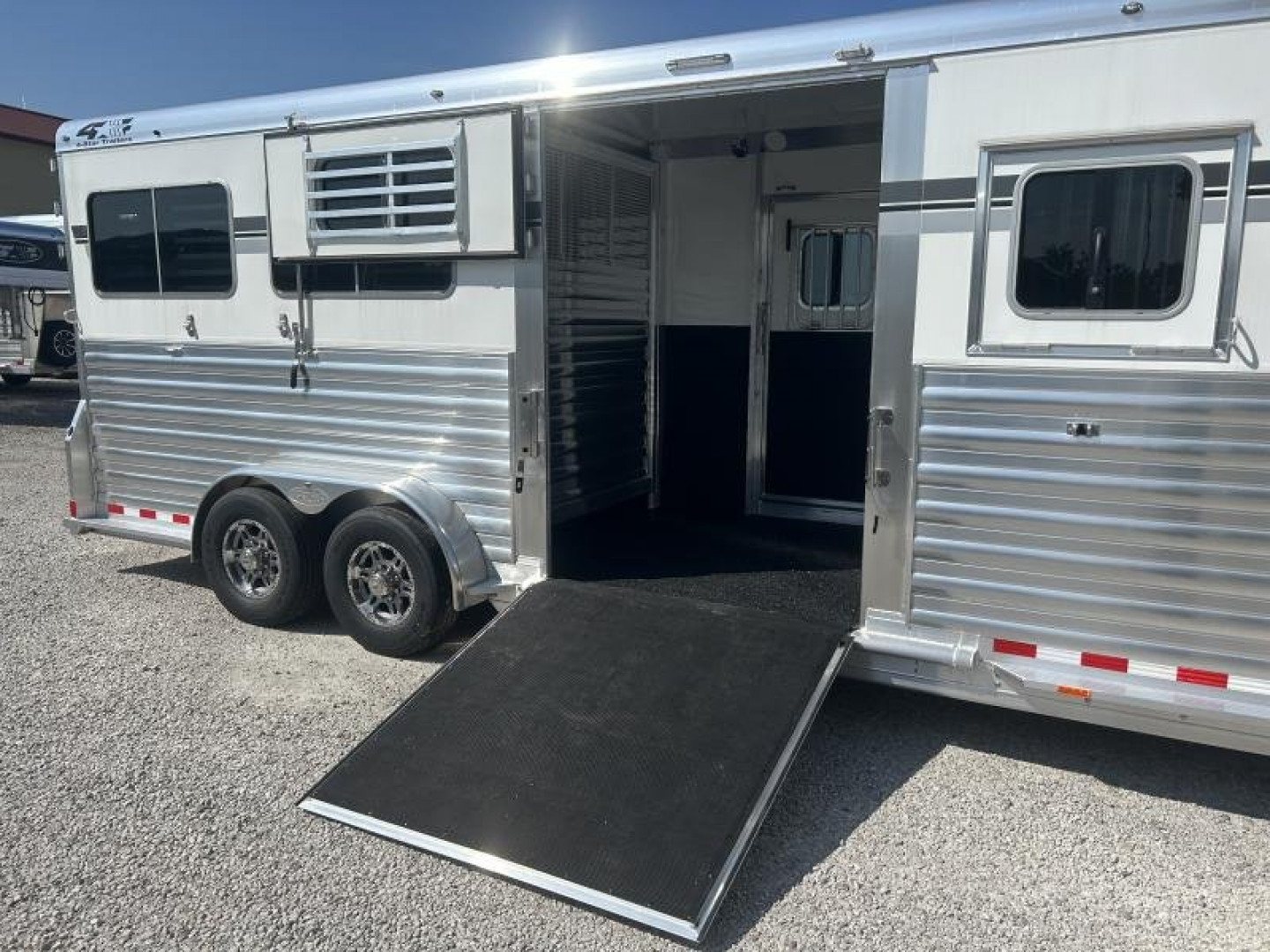 New 2024 4-Star Trailers 4 Horse Head to Head Horse Trailer