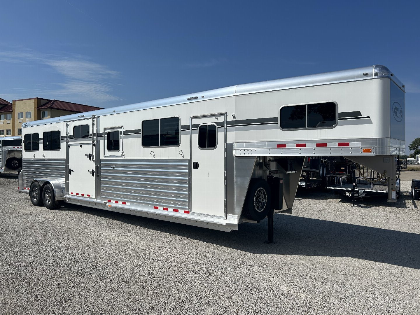 New 2024 4-Star Trailers 4 Horse Head to Head Horse Trailer