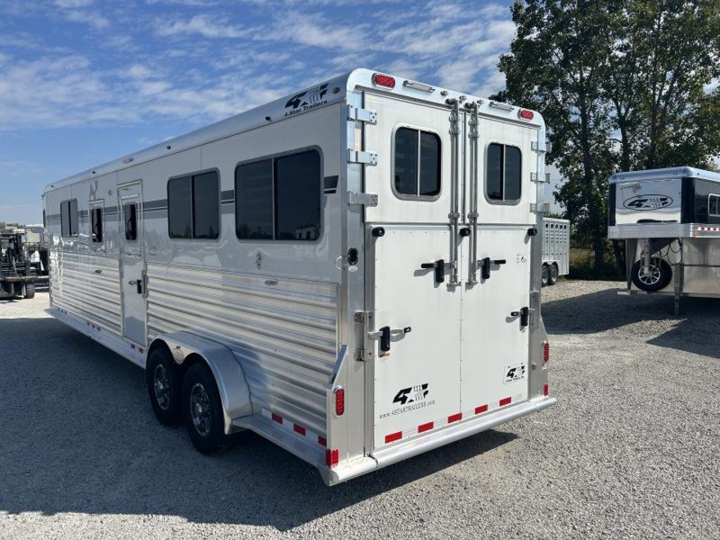 New 2024 4-Star Trailers 4 Horse Head to Head Horse Trailer